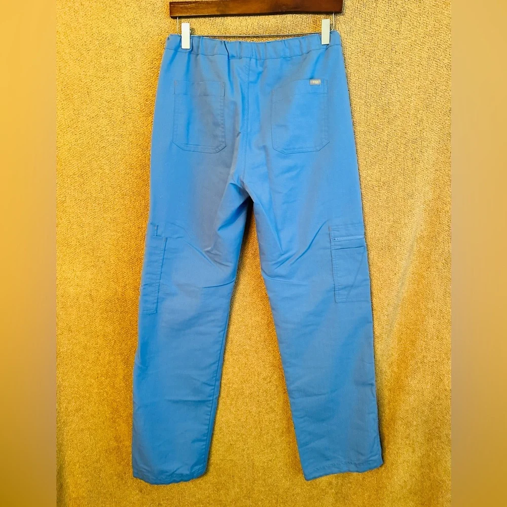 Men’s Figs Cairo Scrub Pants size Small/medium